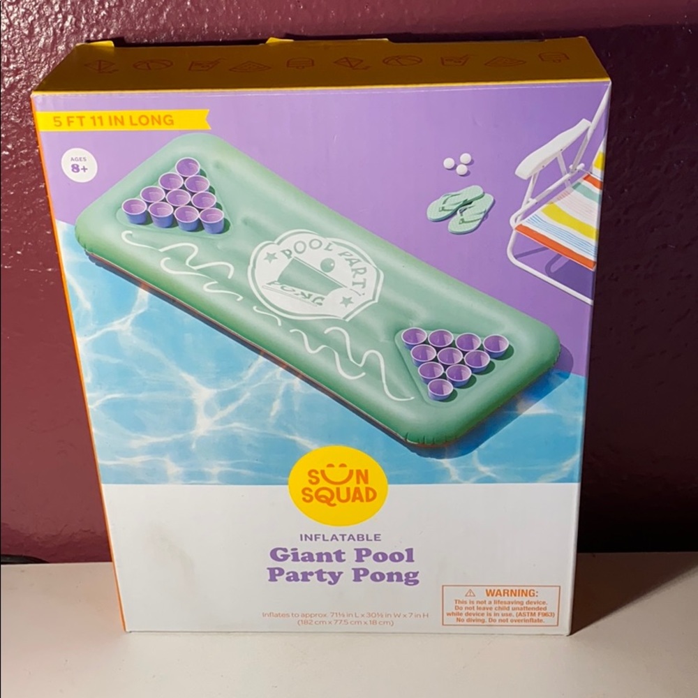 Giant pool party pong float